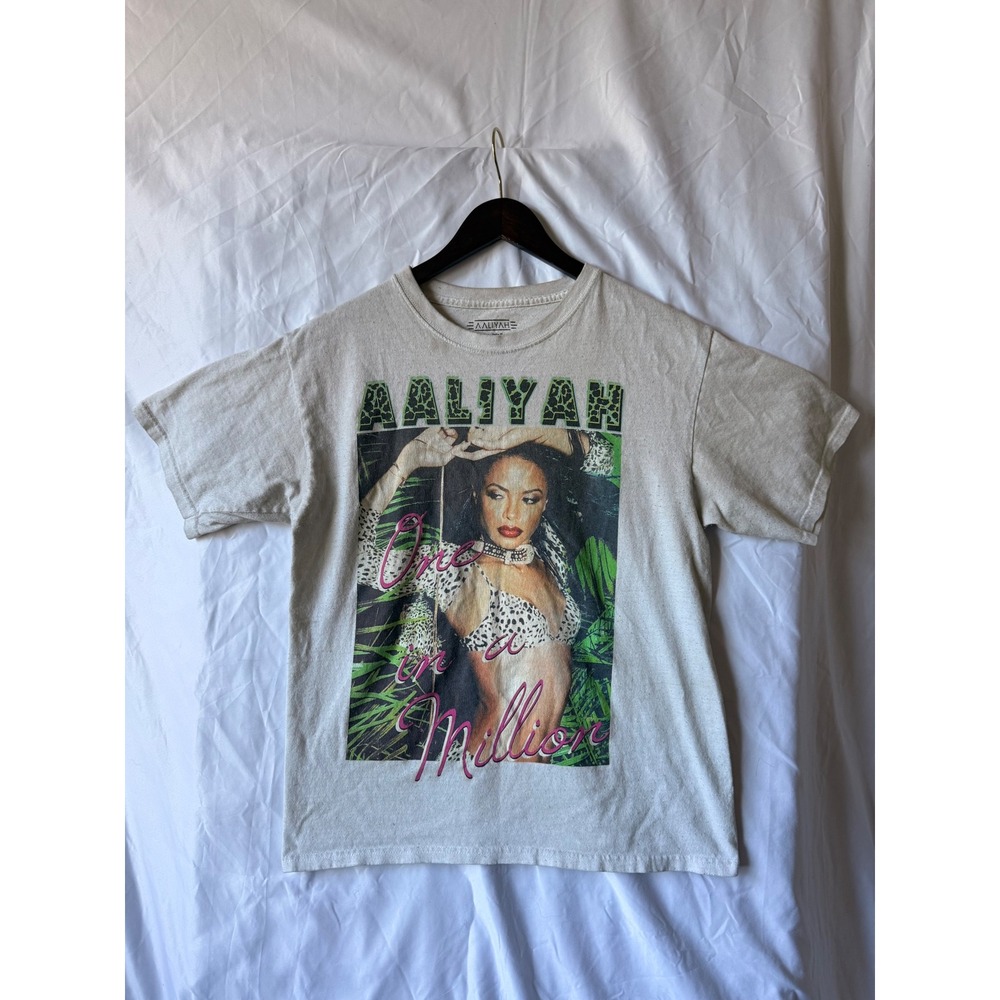 Aaliyah One in a Million Graphic T-Shirt Oatmeal Beige Mens Medium RN 86947